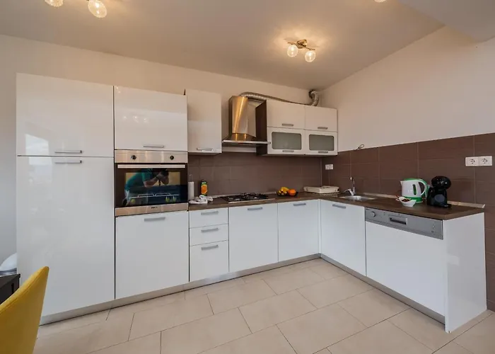 Angels Ii **** Apartment Kastela